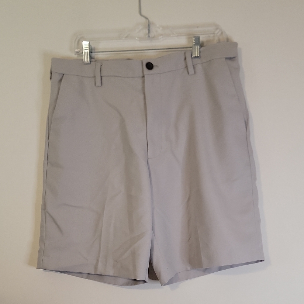 Chaps Men's Light Gray Flat-Front Chino Shorts
